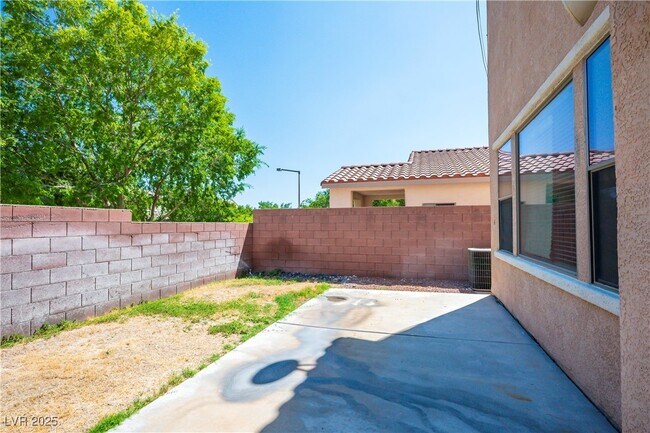 Building Photo - 10506 Calico Pines Ave