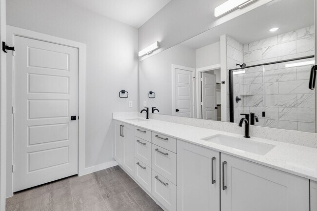 Building Photo - Brand New Move in Ready the Best of Midlothian Living