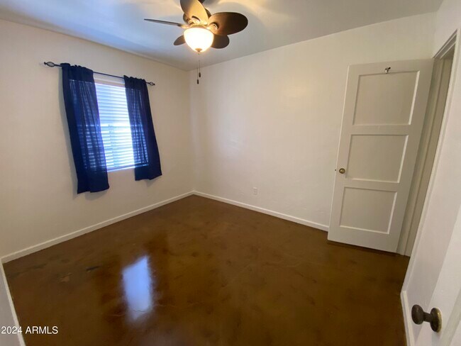 Building Photo - 1526 W Mulberry Dr