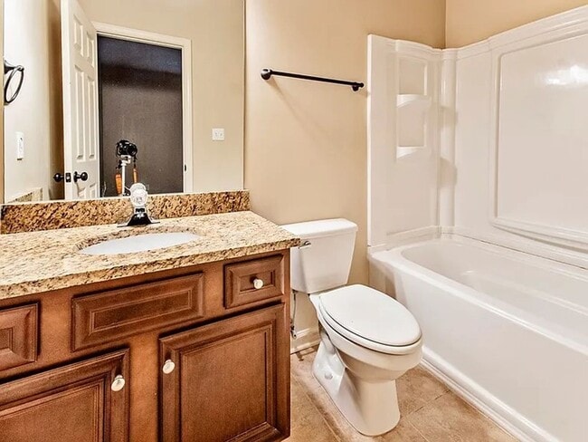 Building Photo - Magnolia Grove 226