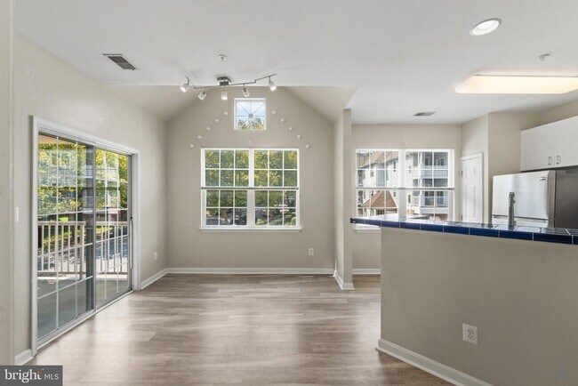 Building Photo - 5000 Willow Branch Way