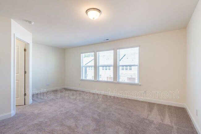 Building Photo - 1556 Cedar Tree Dr