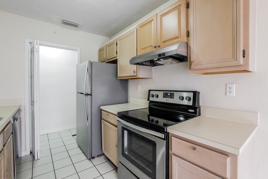 Building Photo - 11010 SW 123rd Ave