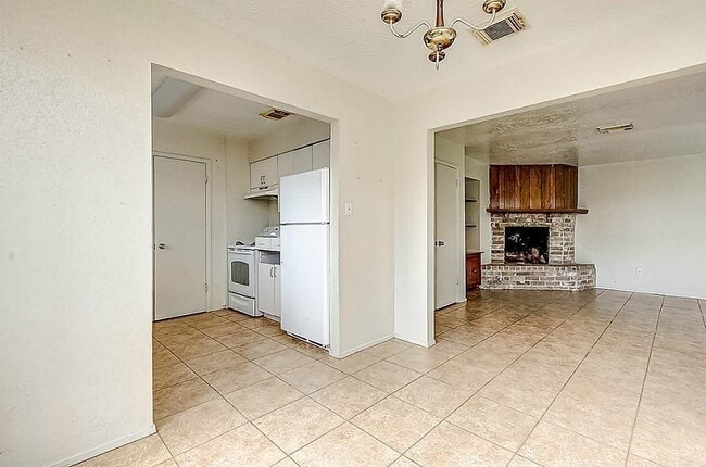 Building Photo - 13159 High Star Dr