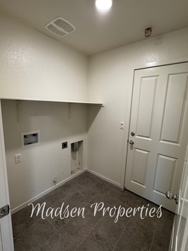 Building Photo - 114 Christian Ave