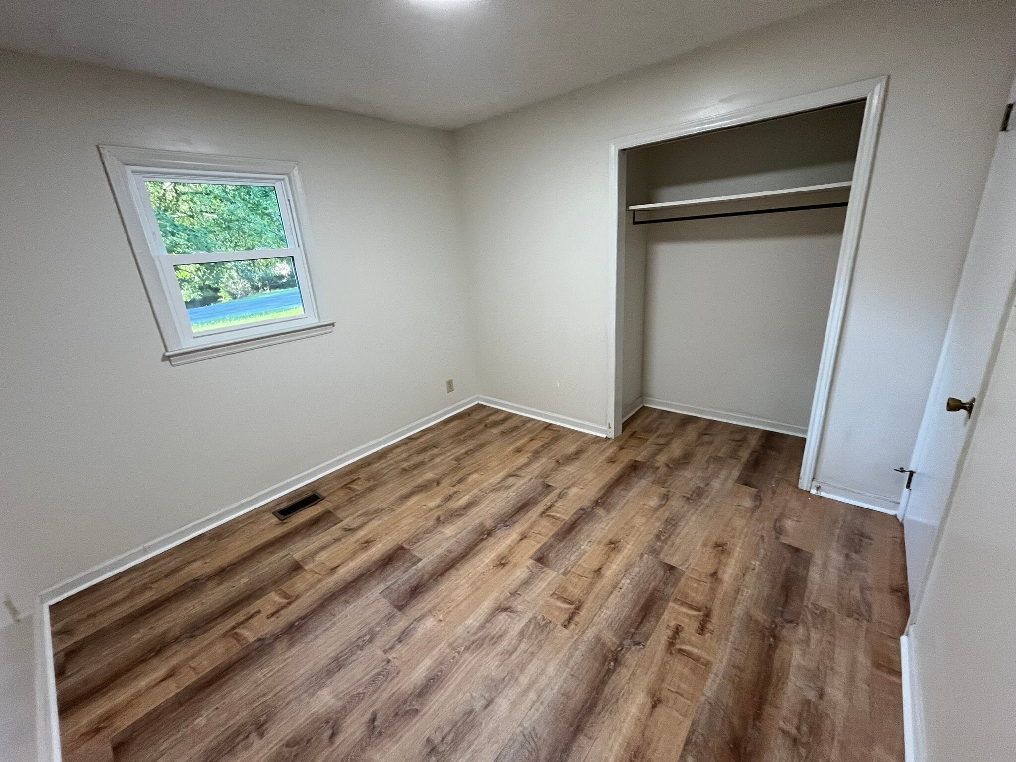 Building Photo - 2417 Landis Dr