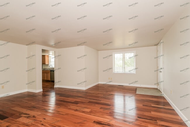 Building Photo - 3003 Ridgeview Dr