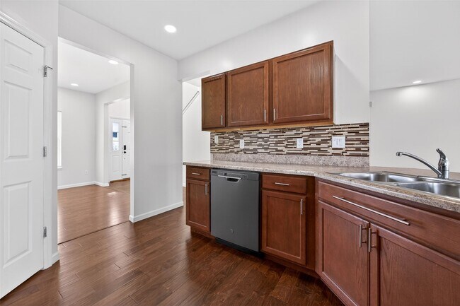 Building Photo - 3501 Charlestowne Crossing Dr