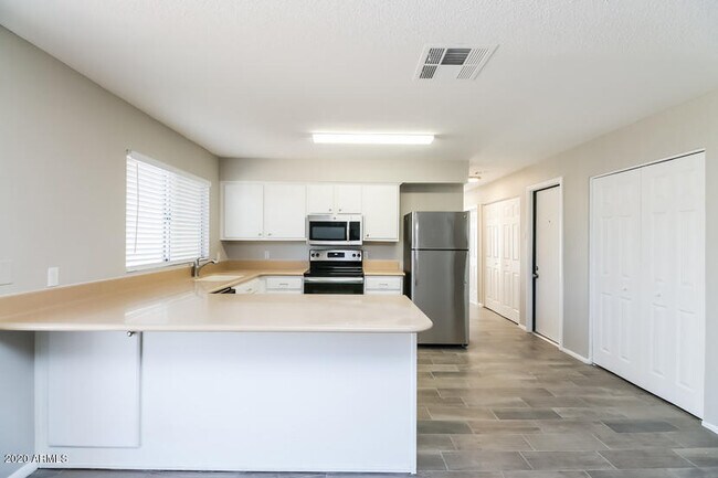 Building Photo - 4924 W Villa Rita Dr
