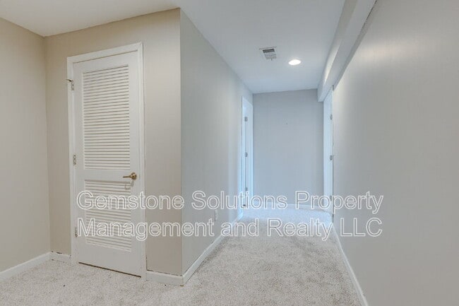 Building Photo - 2704 Orleans Dr