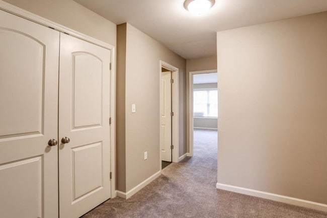 Building Photo - 30 Brook Side Dr