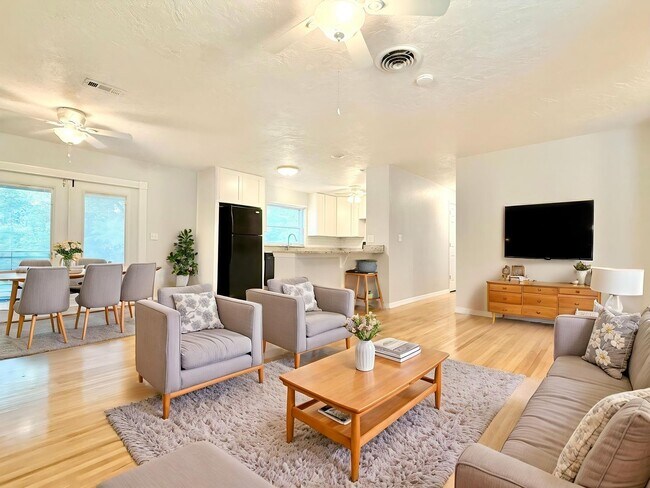 Building Photo - Your DeLand Escape: 4 Bedrooms + Pool at G...