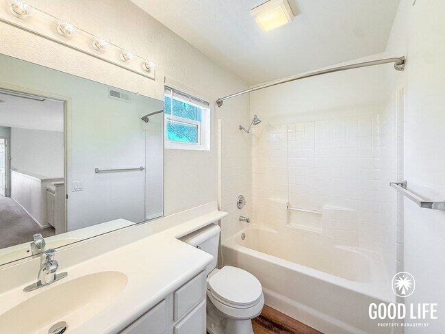 Building Photo - Spacious 3BD/2.5 BA Home in Scripps Ranch with Pool, Private Balcony & In-Unit Laundry