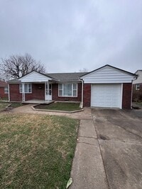 Building Photo - Midtown Charmer 2 Bed 2 Bath! Gorgeous Updates!