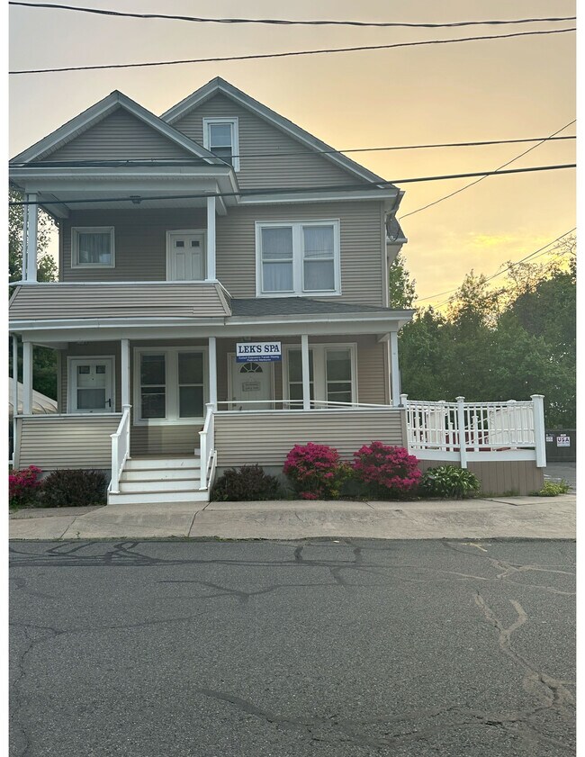 Primary Photo - 13-15 Gerrard Ave