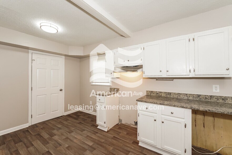 Building Photo - 1373 Prosch Ave