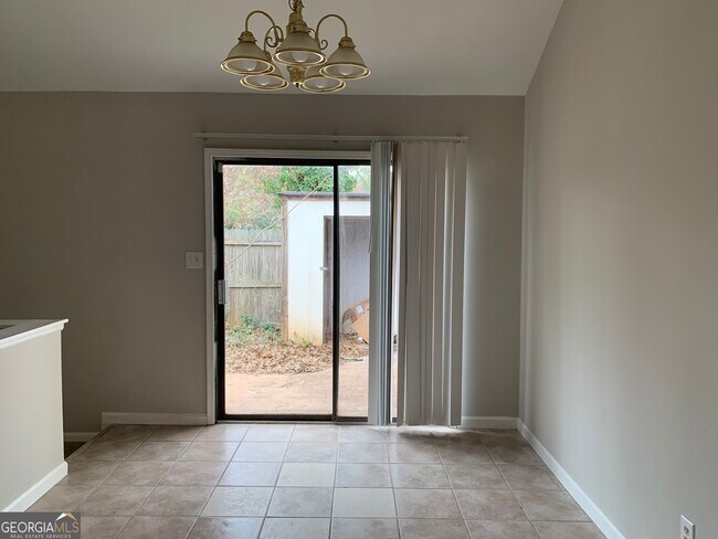 Building Photo - 2046 Oak Park Ln