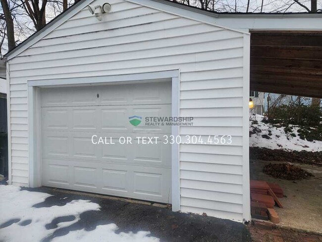 Building Photo - 1327 25th St NE