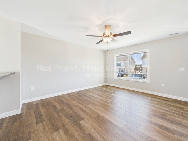 Building Photo - 1420 Circle Dr