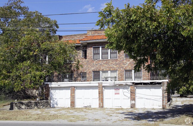 Primary Photo - 5514-5550 Broadway St