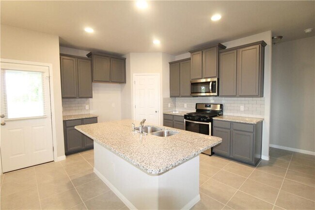 Building Photo - 307 Silver Glen Dr