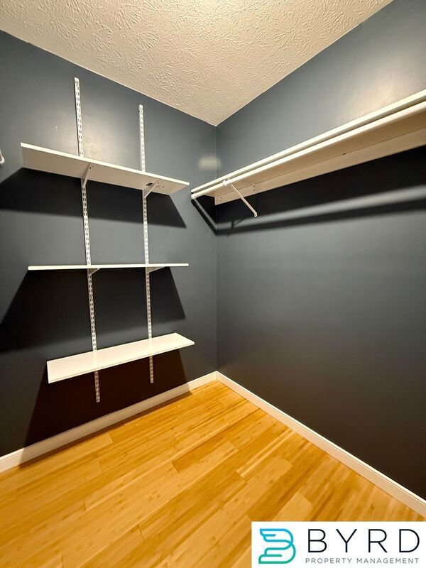 Building Photo - 1001 Greenview Dr