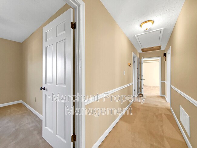 Building Photo - 100 Pine Wood Dr