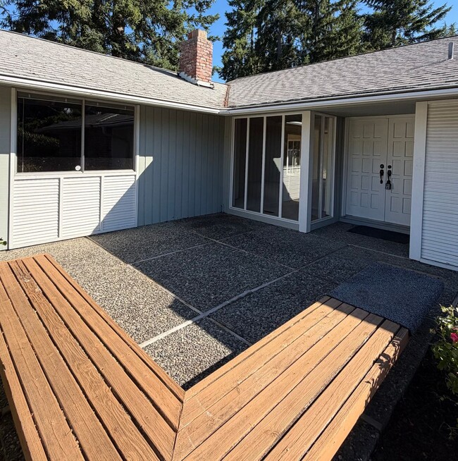Building Photo - 4 Bed / 2.5 Bath Bellevue rambler $4,095/month