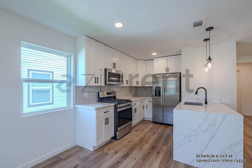 Building Photo - 3923 Alsace St