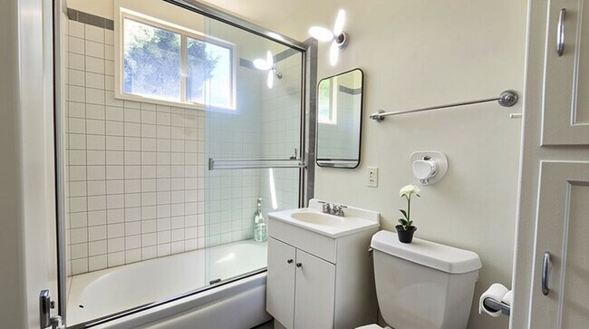 Building Photo - 17634 Bromley St