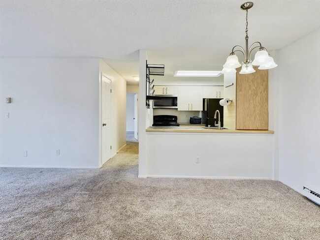 Building Photo - 14720 E Kentucky Dr