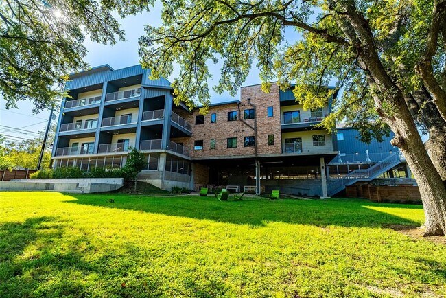 Building Photo - 100 Mockingbird Ln W