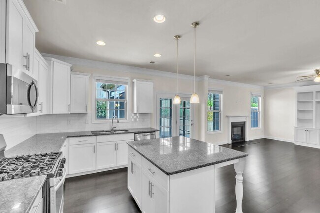 Building Photo - 4BR/3BA Luxury Home with Bonus Room, Screened Porch & Fenced Yard $2,600/mo rent