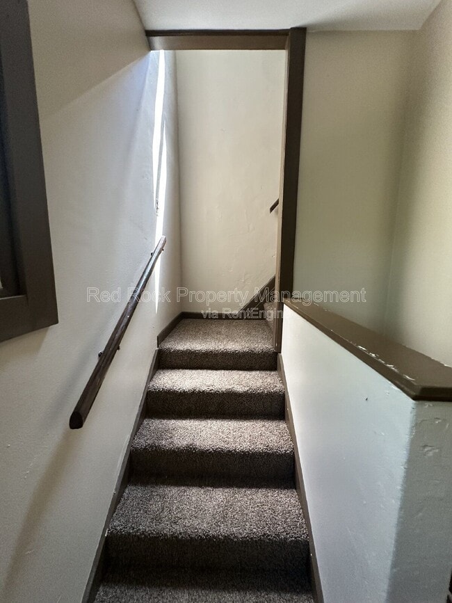 Building Photo - 835 Elm St