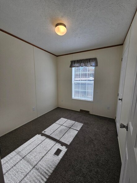 Building Photo - 9 Mapledale Acres