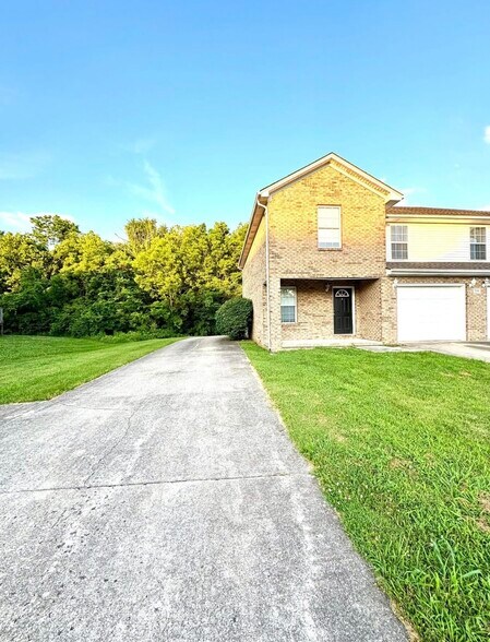 Building Photo - 586 Hampton Way