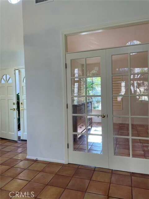 Building Photo - 15 Springbrook Rd