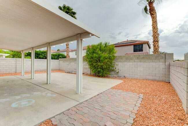 Building Photo - 2 Story 4 bedrooms 2.5 Bathrooms 2 car garage.