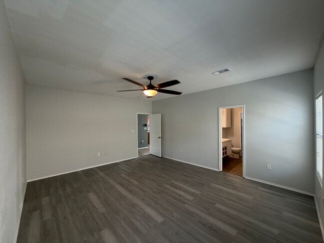 Building Photo - TWO STORY 5 BEDROOM 3 BATH HOUSE WITH SPA