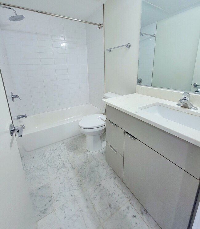 Building Photo - 1728 Wisconsin Ave NW