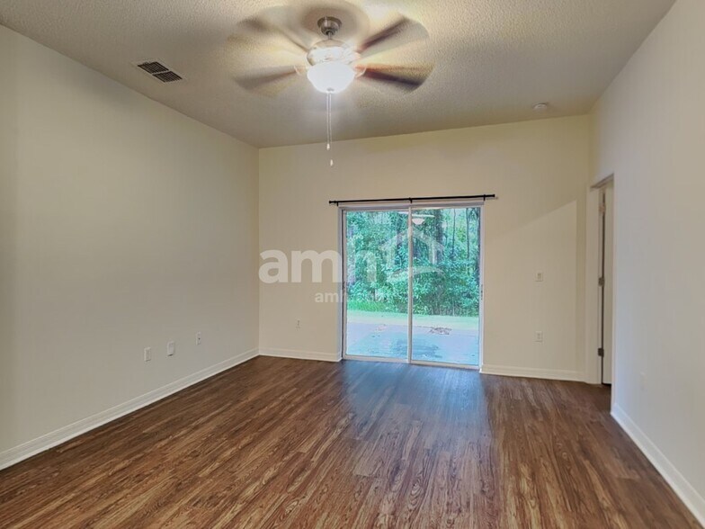 Building Photo - 10105 Granite Bay Dr