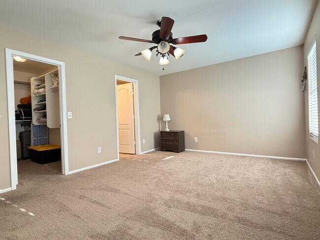 Building Photo - 4533 S 236th Dr