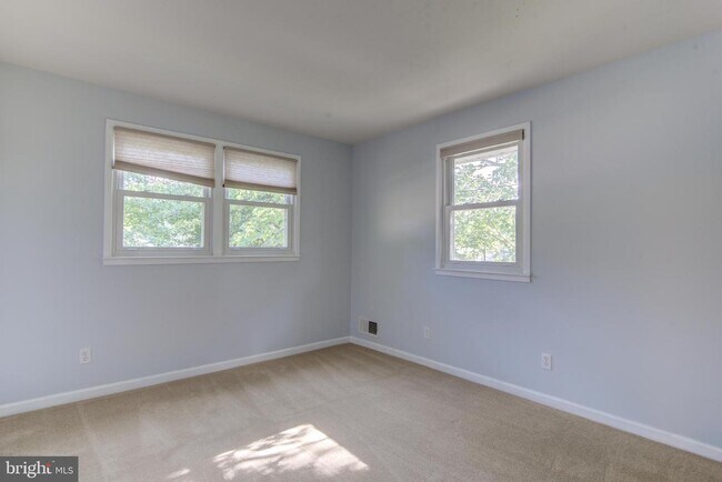 Building Photo - 8120 Drayton Ln