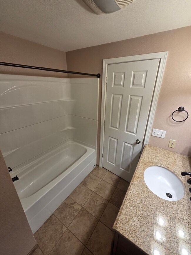 Building Photo - 4058 SE Empress Ct