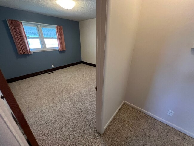 Building Photo - 429 E Pine St