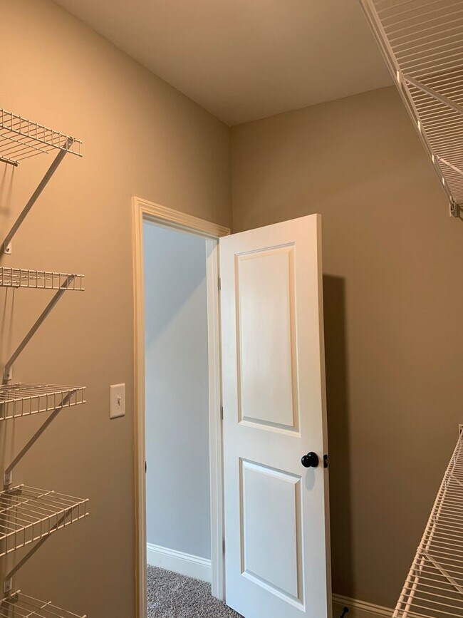 Building Photo - 3 Bedrooms 2.5 Baths  Condo in Downtown Watkinsville!