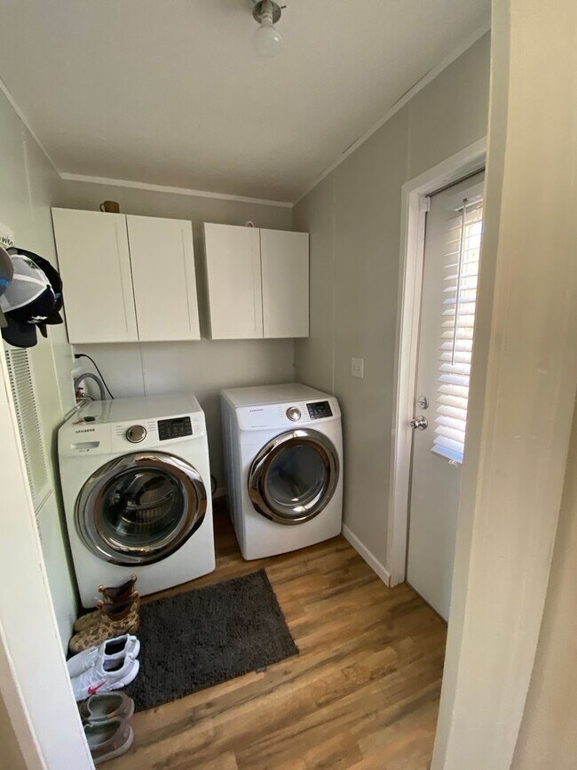 Building Photo - FOR RENT - Love the country?  Love to hunt?  If so, this one is for you!