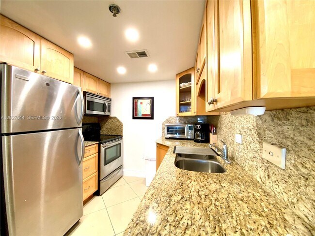 Building Photo - 20505 E Country Club Dr