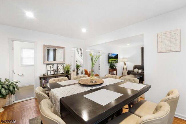 Building Photo - 60 Searing St