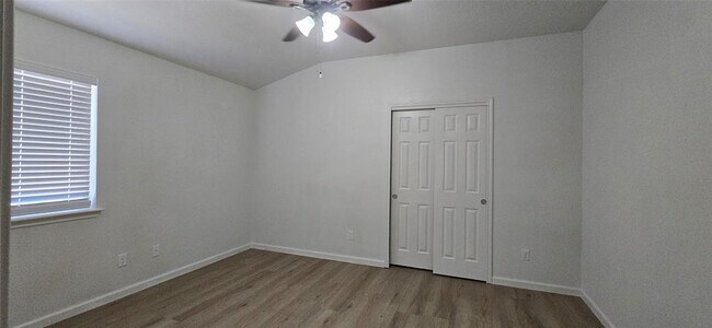 Building Photo - 606 Lakemont Dr